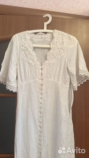Белое кружевное платье