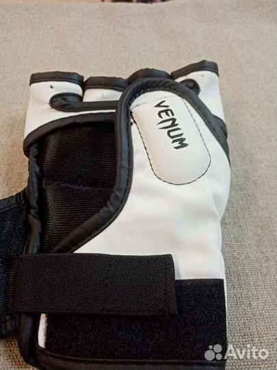 Перчатки для MMA