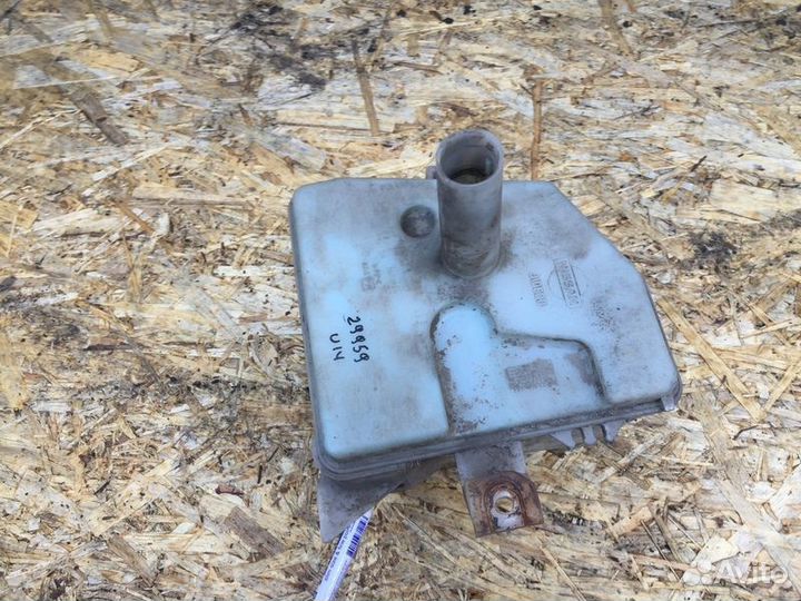 Бачок омывателя Nissan Bluebird U14 (1996—2001) EN