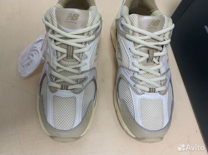 Кроссовки new balance 530 бежевые