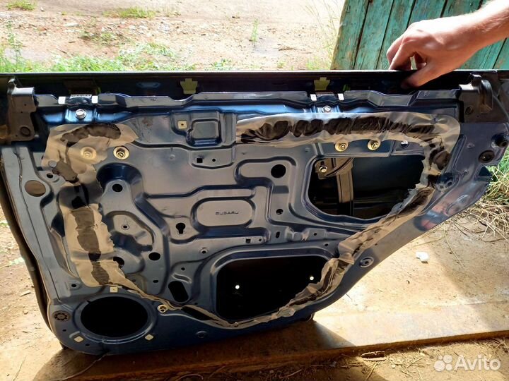 Дверь задний правый subaru