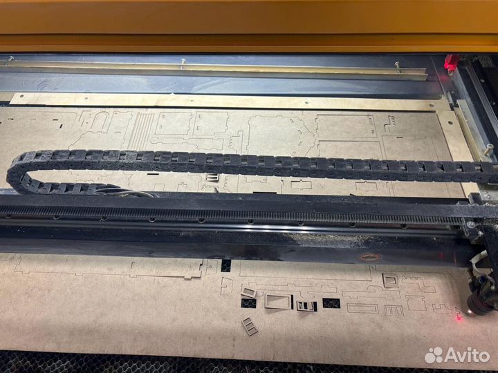 Лазерная резка фанеры и гравировка