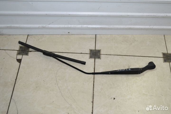 Поводок дворника правый Mitsubishi Lancer 9