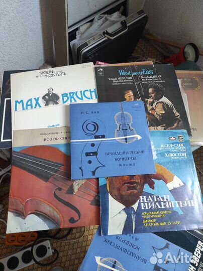 Виниловые пластинки и кассеты