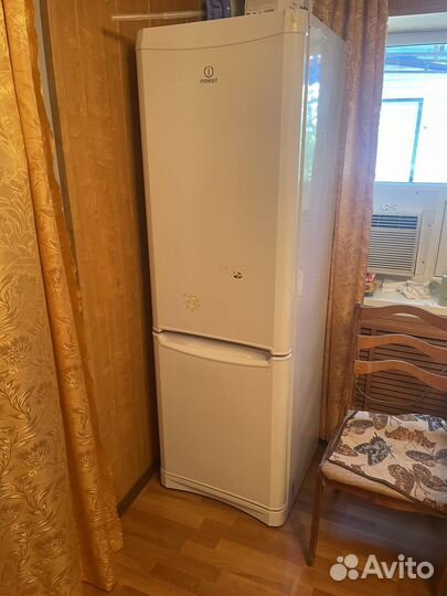 Холодильник Indesit