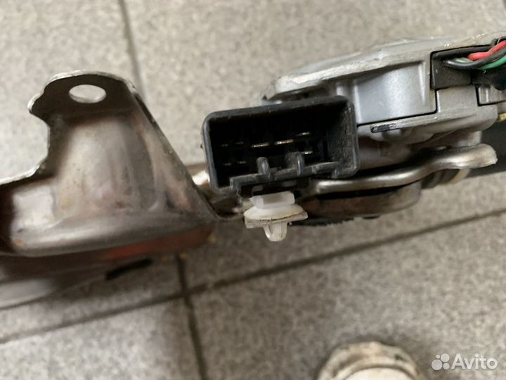 Механизм открывания багажника Lexus RX330