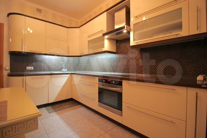 2-к. квартира, 72,6 м², 1/12 эт.