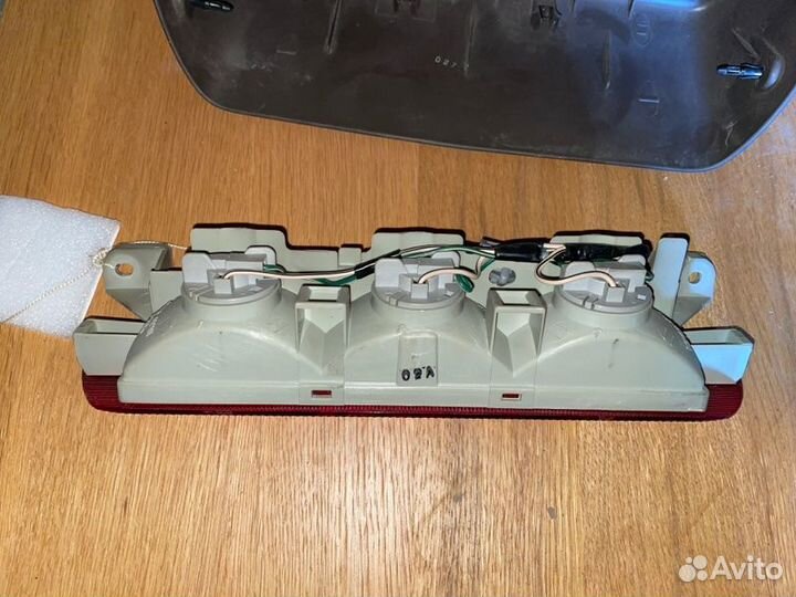 Стоп сигнал дополнительный (в сборе) Toyota Land