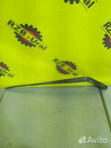 Поводок стеклоочистителя передний правый Nissan