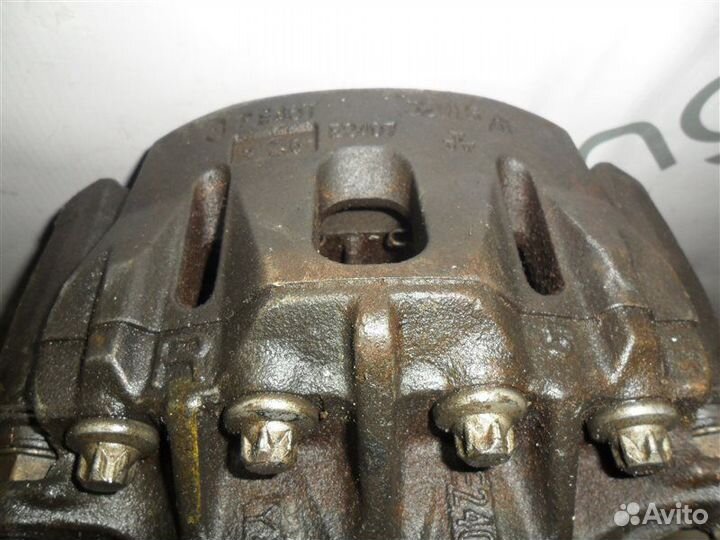 Ступица (кулак, цапфа) передняя правая Toyota