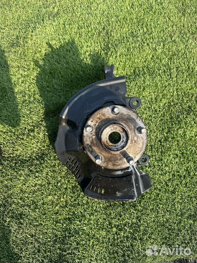 Поворотный кулак правый Toyota corolla 150 180