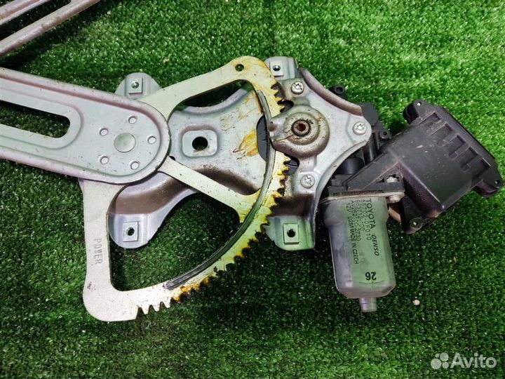 Стеклоподъемник передний левый Toyota Yaris P90 2