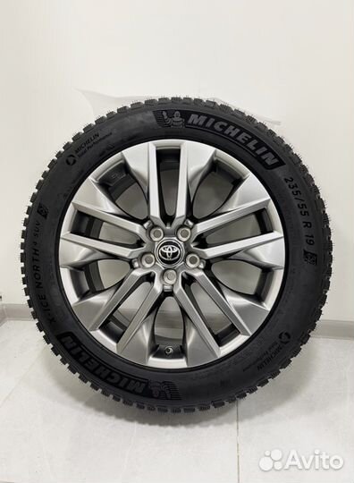 Новые Toyota Rav 4 new, Michelin 235/55 R19