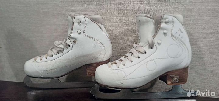 Фигурные коньки Risport Royal Pro 225