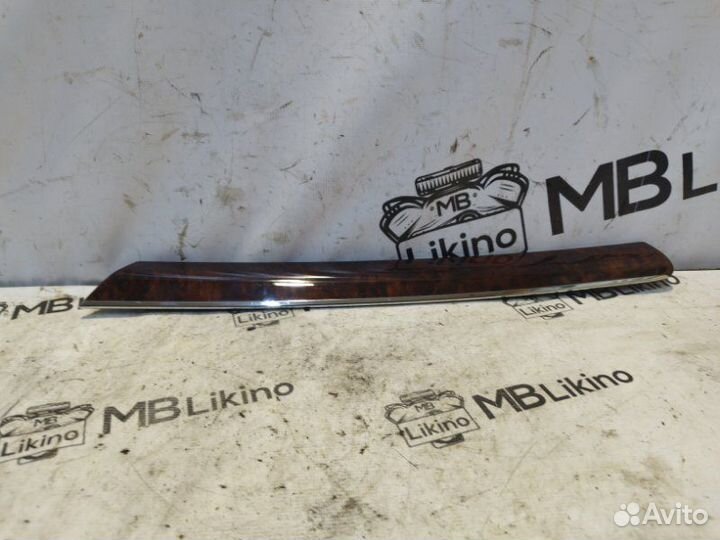 Декоративная накладка двери задняя левая Mercedes