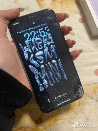 Телефон iPhone 11