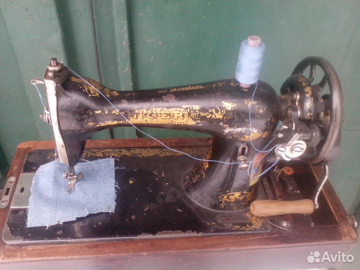 Швейная машинка зингер