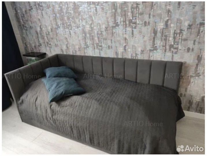 Детская кровать с мягкой спинкой