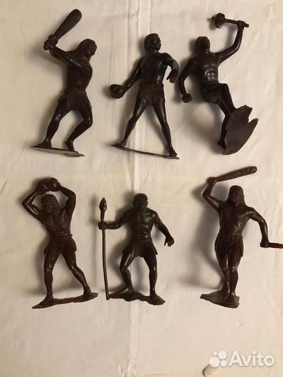 Фигурки древних людей