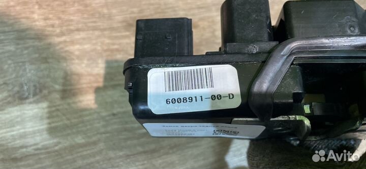 Замок двери задней левой Tesla Model S рест. 2017