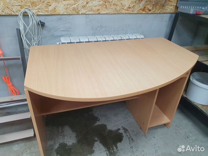 Письменный стол