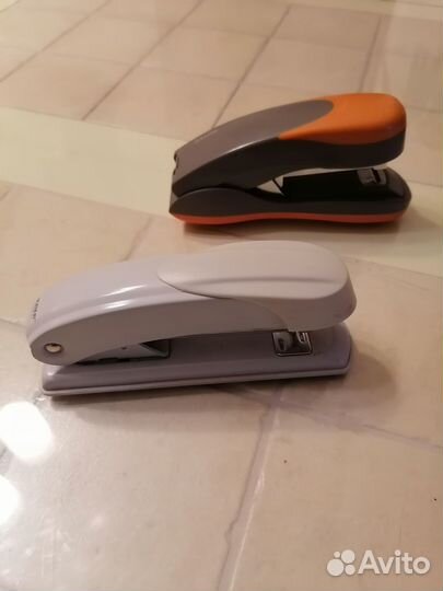 Папка-скоросшиватель картонная 12шт новые+степлеры