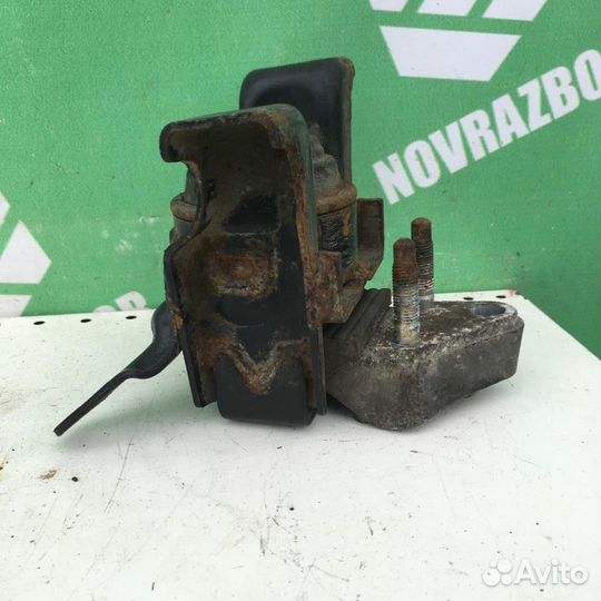 Опора двигателя правая Тойота Королла Е120