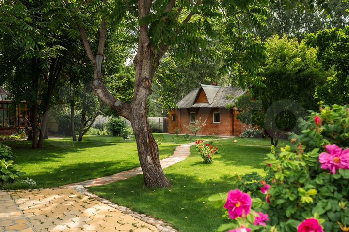 Коттедж 237,9 м² на участке 26,5 сот.