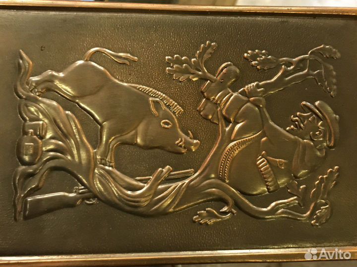 Медная чеканка и картина