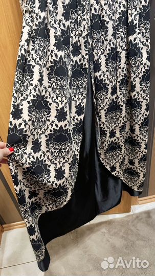 Длинное платье в пол с длинным рукавом