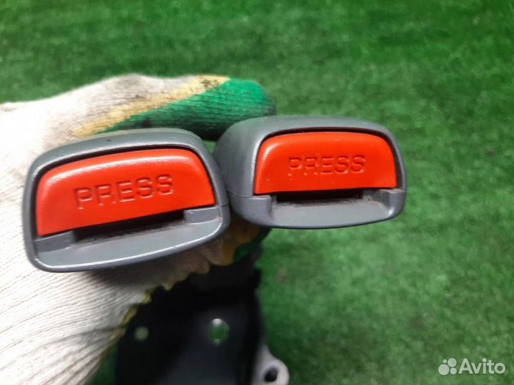 Замок ремня безопасности задний левый Honda CR-V