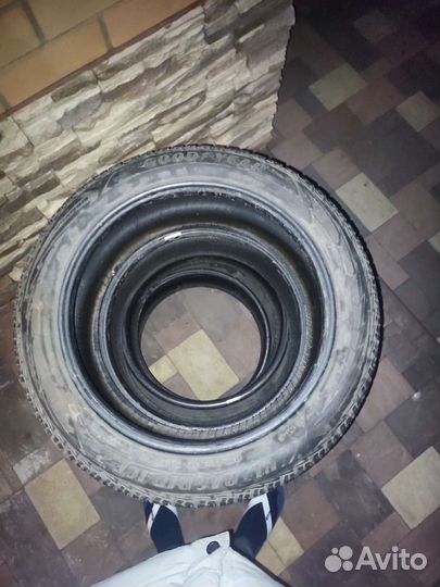 Goodyear UltraGrip 215/50 R17 95T