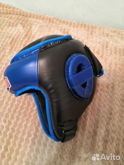 Шлем защитный для единоборств