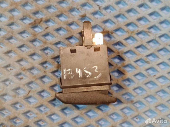 Кнопка обогрева Volkswagen Golf 2