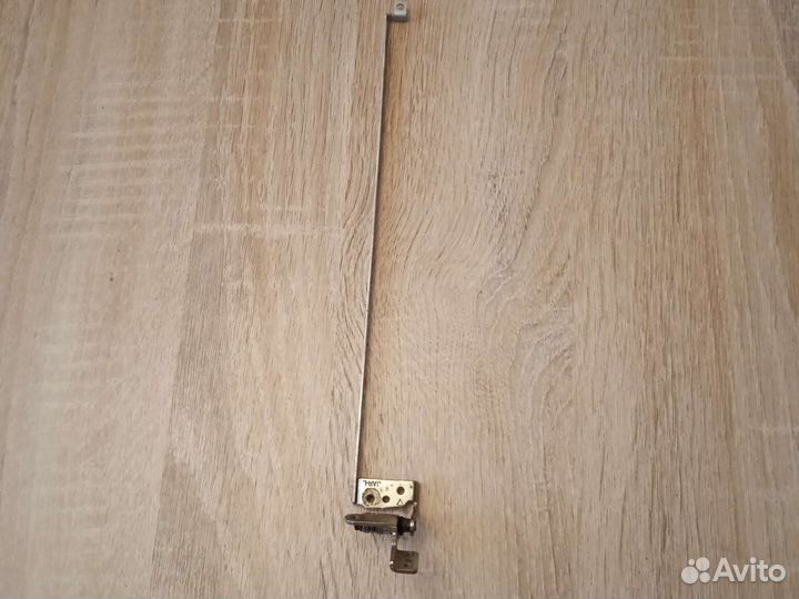 Левая петля Toshiba satellite C650-14E