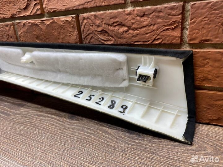 Обшивка стойки передняя левая Mercedes Benz W223