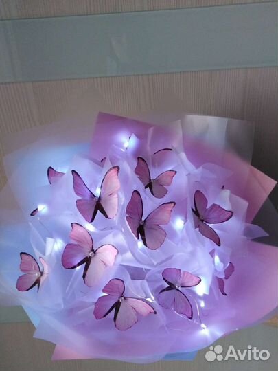 Букет с бабочками светящийся