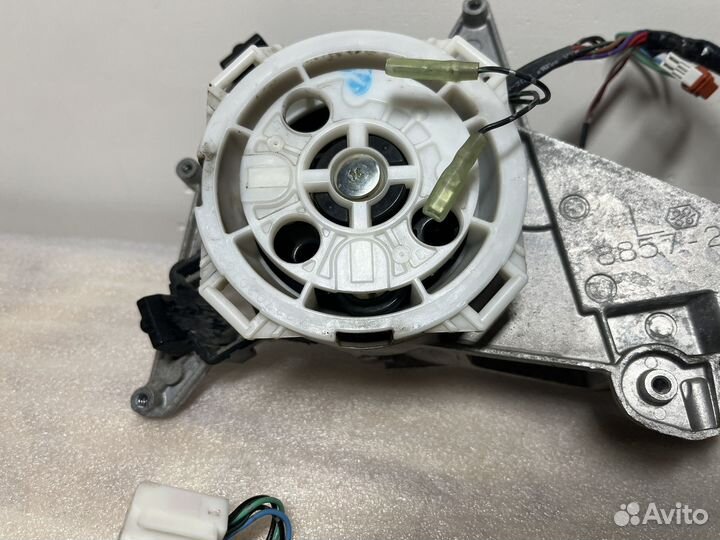 Крепление моторчиков L зеркала Toyota Prado 150