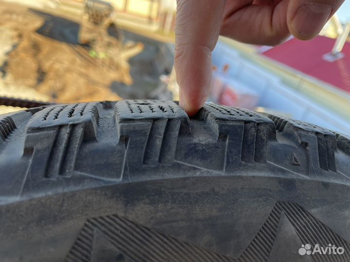 Bridgestone Blizzak Spike-01 215/60 R17 100T