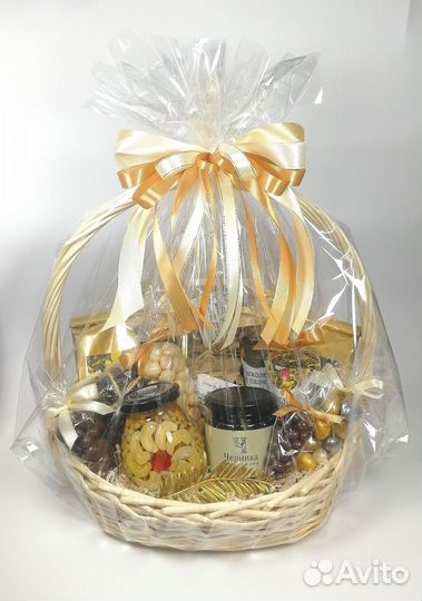 Подарок, который оценят Корзина с чаем/кофе