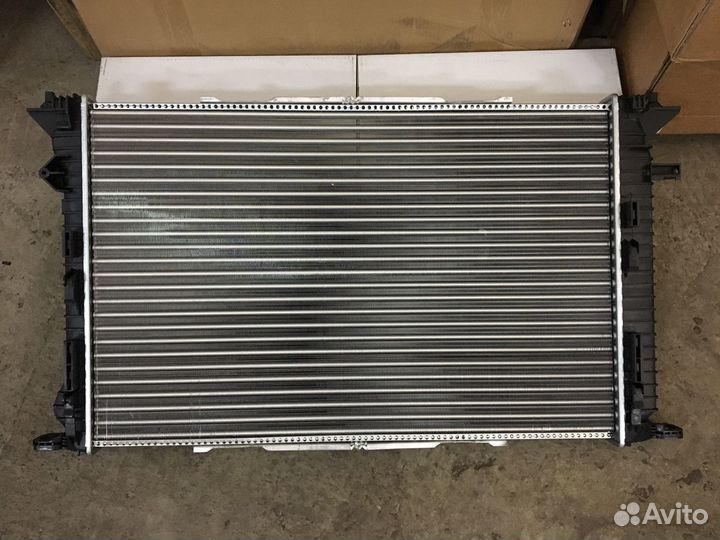 Радиатор двигателя двс Audi A4 B8 A5 8T Q5 8R