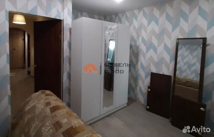 Шкаф трехстворчатый