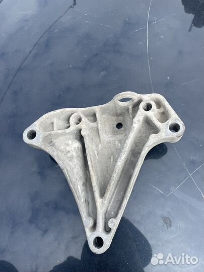 Кронштейн кпп volkswagen passat b8