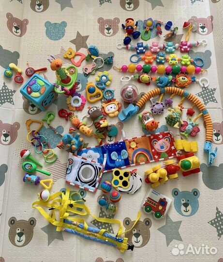 Игрушки для малышей коробкой