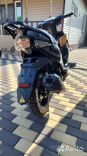 Скутер Vento Corsa