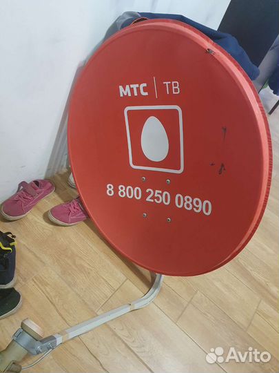 Антенна спутниковая с конвертором и кронштейном