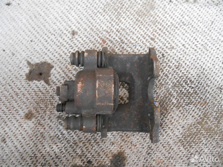 Передний левый суппорт Crysler Dodge Neon