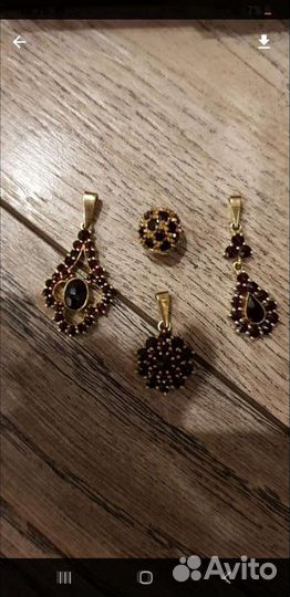 Золотой кулон с гранатом