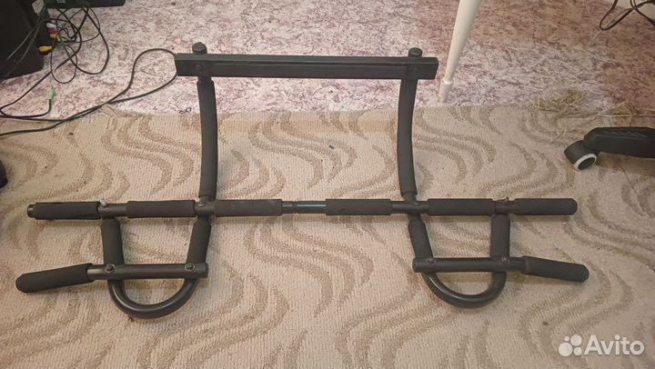 Турник настенный