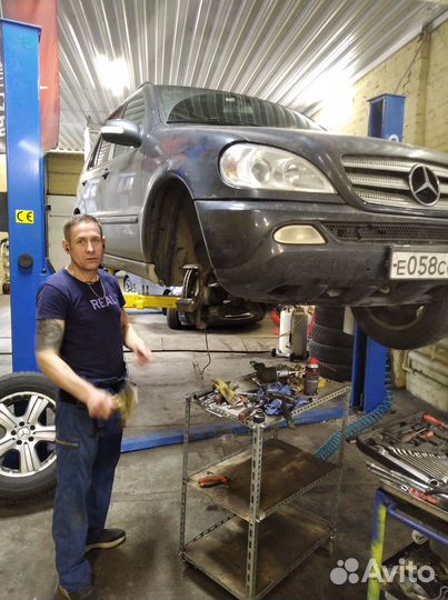 Автомеханик.Сход-развальщик,сварщик с инструментом